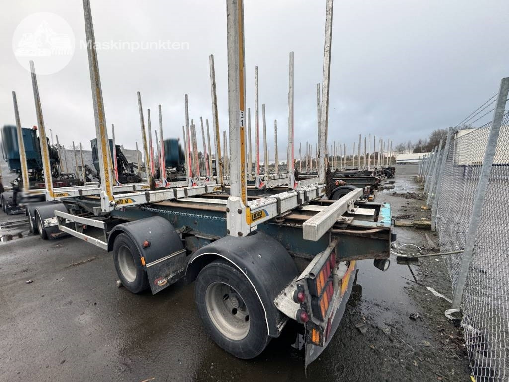 Jyki V 42 T0 - Rönkszállító pótkocsi: 3 kép. Jyki V 42 T0 - Rönkszállító pótkocsi: 3 kép.