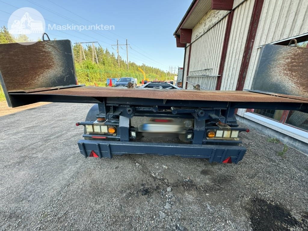 Jyki V31-WT - Multiliftes/ Konténerszállító pótkocsi: 4 kép. Jyki V31-WT - Multiliftes/ Konténerszállító pótkocsi: 4 kép.