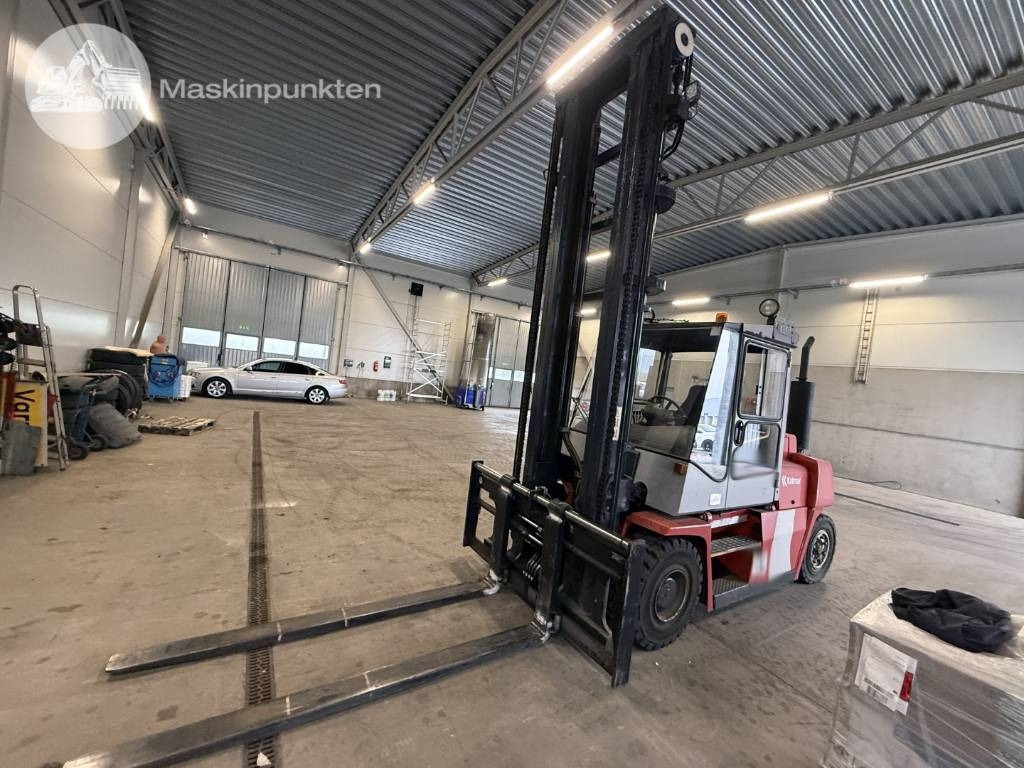 Kalmar DCE 80-6 - Dízel targonca: 2 kép. Kalmar DCE 80-6 - Dízel targonca: 2 kép.