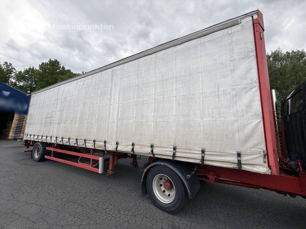 Kel-Berg S25-1 - Ponyvás félpótkocsi: 1 kép. Kel-Berg S25-1 - Ponyvás félpótkocsi: 1 kép.