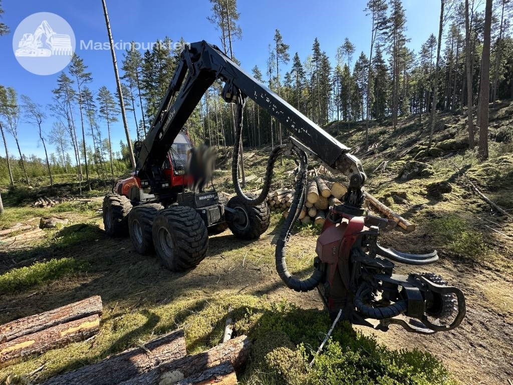 Komatsu 951 - Fakitermelő gép: 5 kép. Komatsu 951 - Fakitermelő gép: 5 kép.