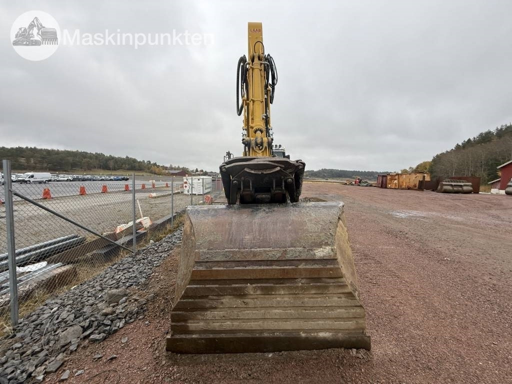 Komatsu PC 210 LC-11EO - Lánctalpas kotró: 2 kép. Komatsu PC 210 LC-11EO - Lánctalpas kotró: 2 kép.