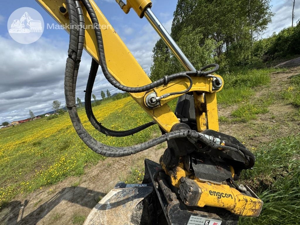 Minikotró Komatsu PC 26 MR: 43 kép.
