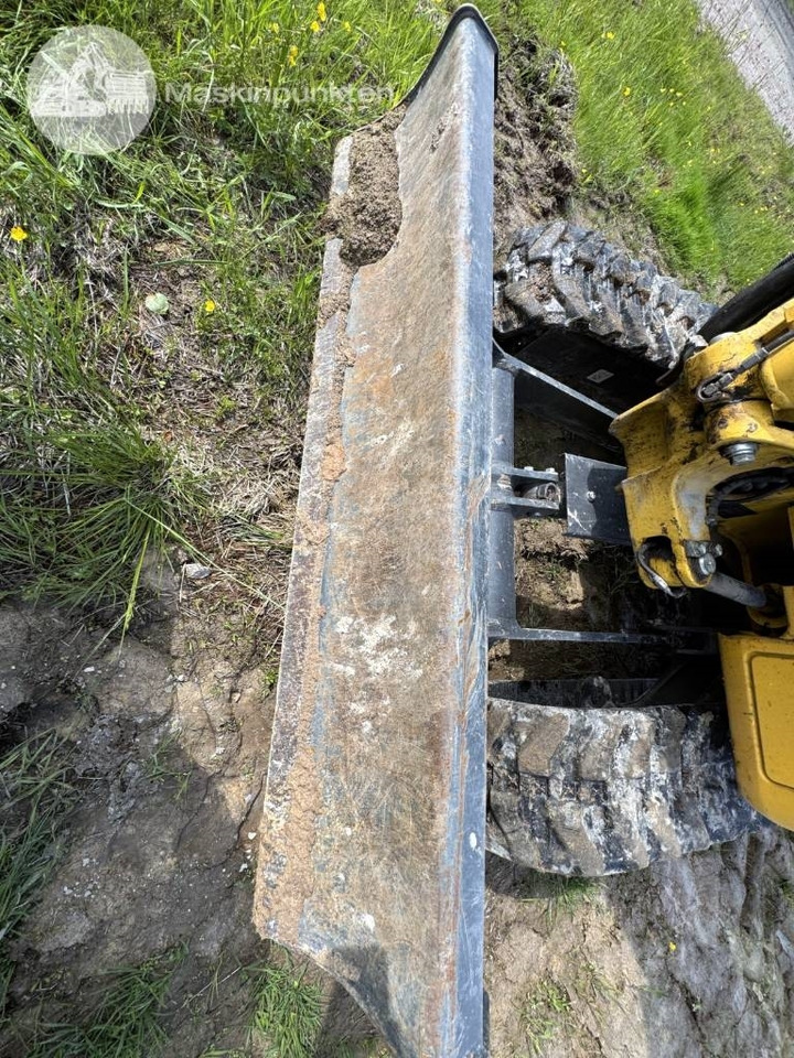 Minikotró Komatsu PC 26 MR: 8 kép.