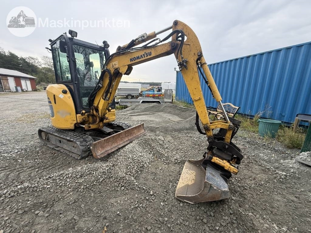 Komatsu PC 26 MR - Minikotró: 3 kép. Komatsu PC 26 MR - Minikotró: 3 kép.