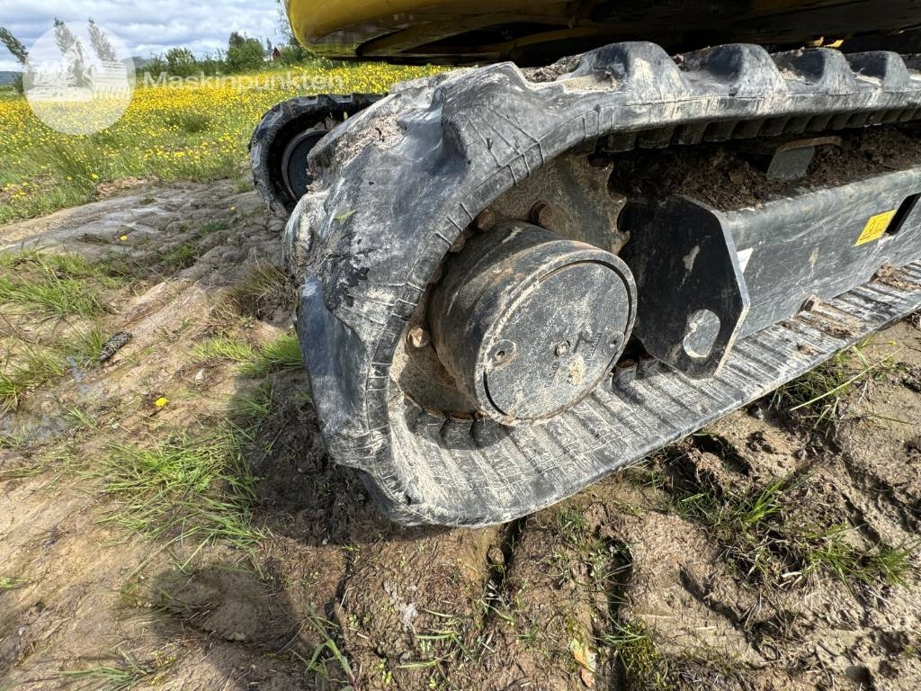 Minikotró Komatsu PC 26 MR: 19 kép.
