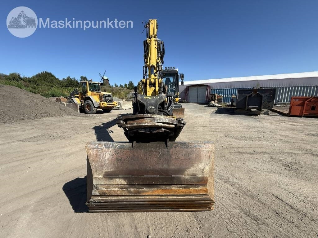 Komatsu PW 158 - Gumikerekes kotró: 3 kép. Komatsu PW 158 - Gumikerekes kotró: 3 kép.