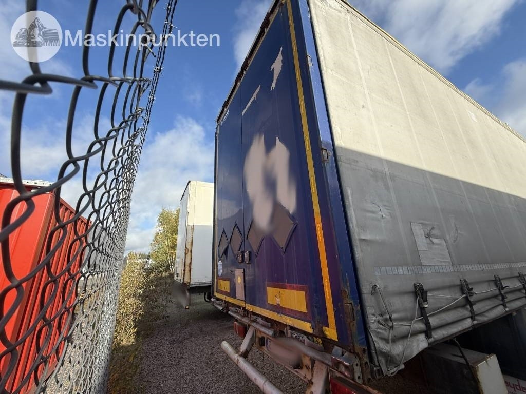 Krone SD Profi-liner - Ponyvás pótkocsi: 5 kép. Krone SD Profi-liner - Ponyvás pótkocsi: 5 kép.