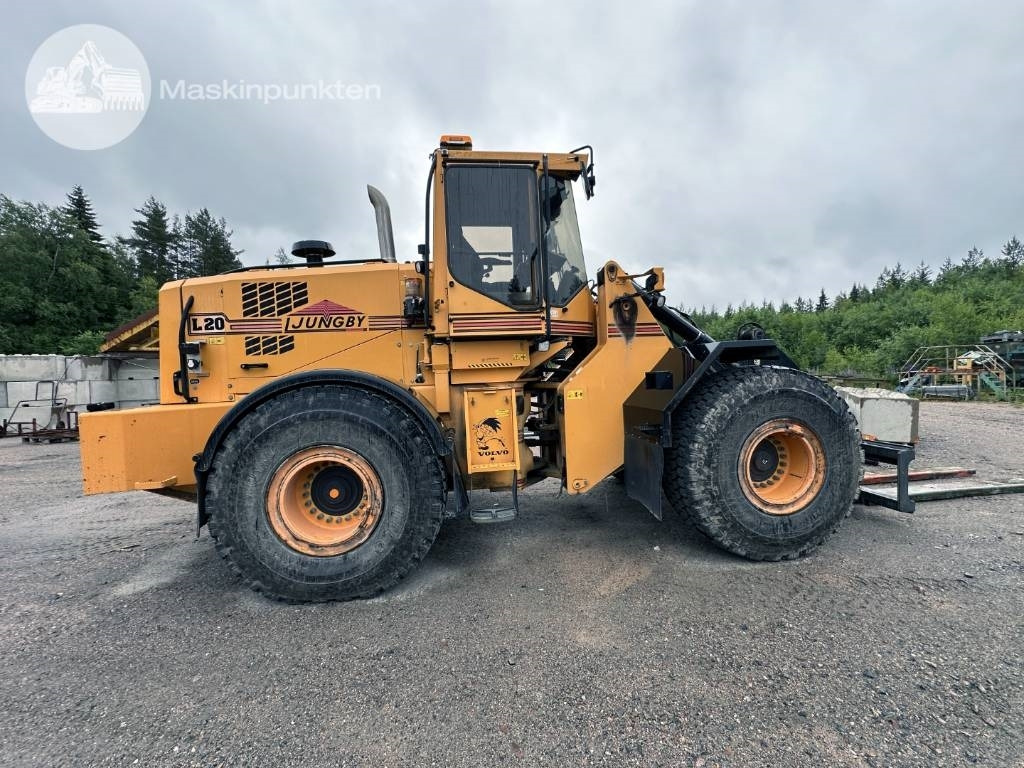 Ljungby L 20 - Gumikerekes homlokrakodó: 5 kép. Ljungby L 20 - Gumikerekes homlokrakodó: 5 kép.