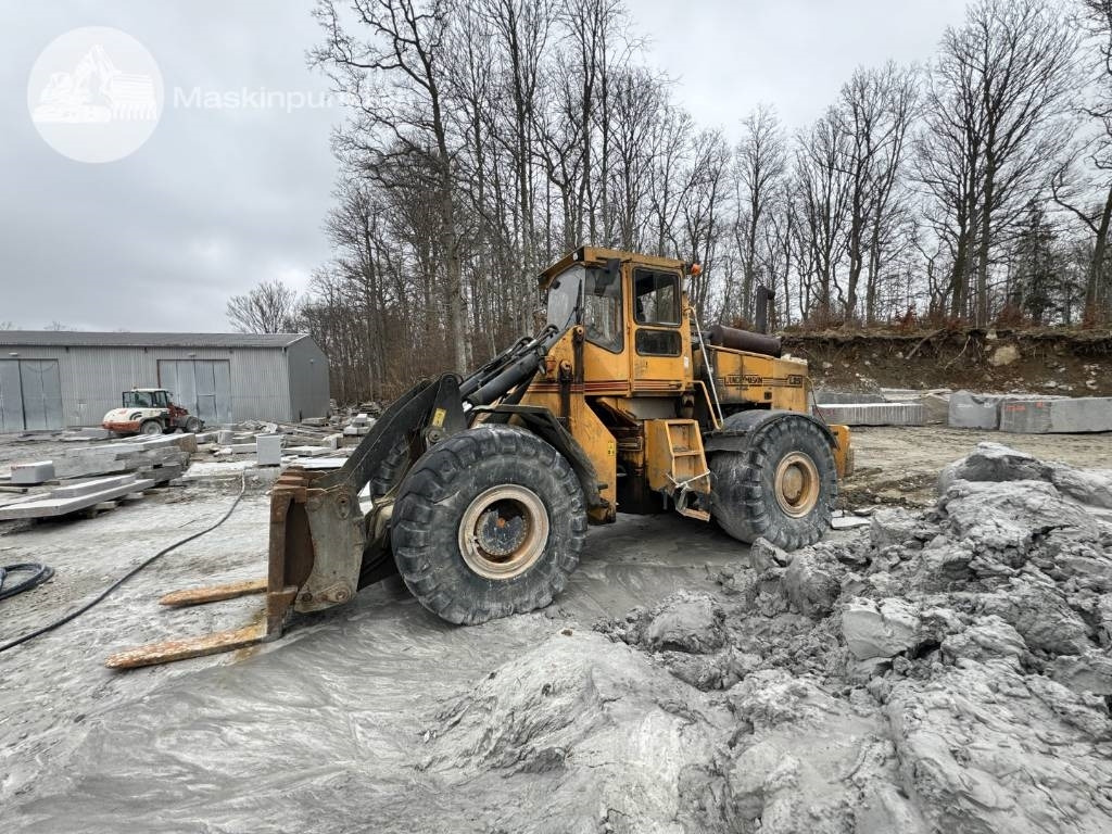 Ljungby L 25 - Gumikerekes homlokrakodó: 2 kép. Ljungby L 25 - Gumikerekes homlokrakodó: 2 kép.