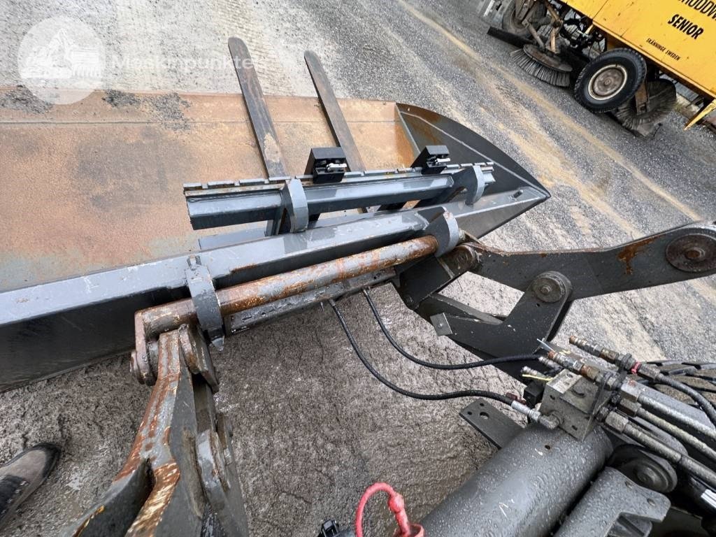 Gumikerekes homlokrakodó Lundberg 6200 LSE: 50 kép.