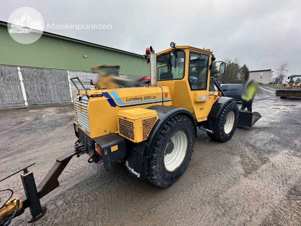 Lundberg 6200 LSE - Gumikerekes homlokrakodó: 5 kép. Lundberg 6200 LSE - Gumikerekes homlokrakodó: 5 kép.
