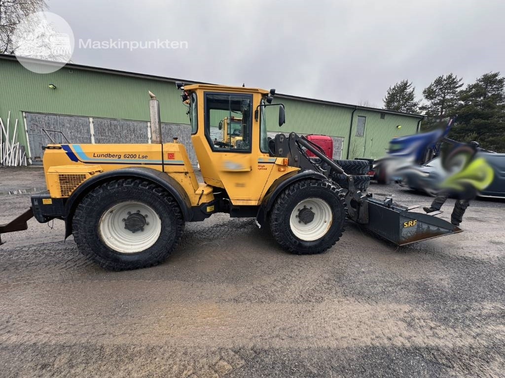 Lundberg 6200 LSE - Gumikerekes homlokrakodó: 4 kép. Lundberg 6200 LSE - Gumikerekes homlokrakodó: 4 kép.