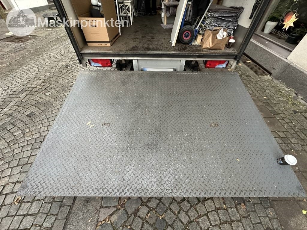 MAN TGL 12.190 - Dobozos felépítményű teherautó: 5 kép. MAN TGL 12.190 - Dobozos felépítményű teherautó: 5 kép.