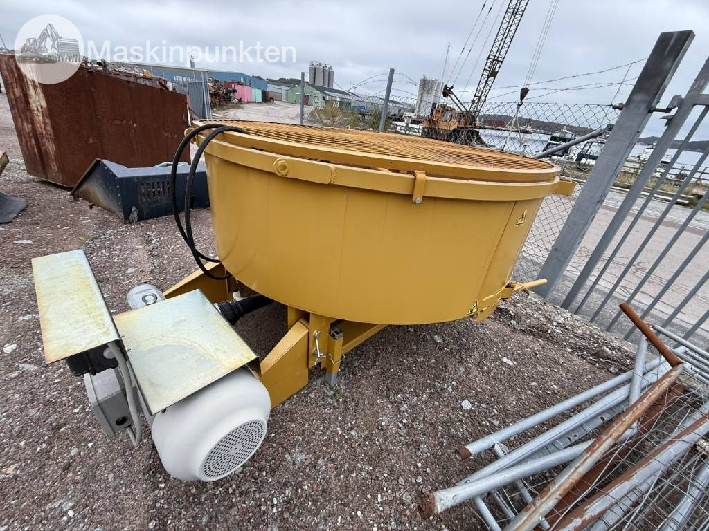 Mammut TM 200 Betongblandare - Betonkeverő: 1 kép. Mammut TM 200 Betongblandare - Betonkeverő: 1 kép.