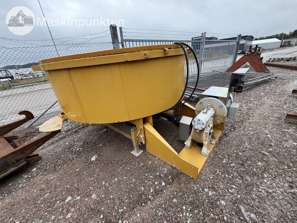 Mammut TM 200 Betongblandare - Betonkeverő: 3 kép. Mammut TM 200 Betongblandare - Betonkeverő: 3 kép.