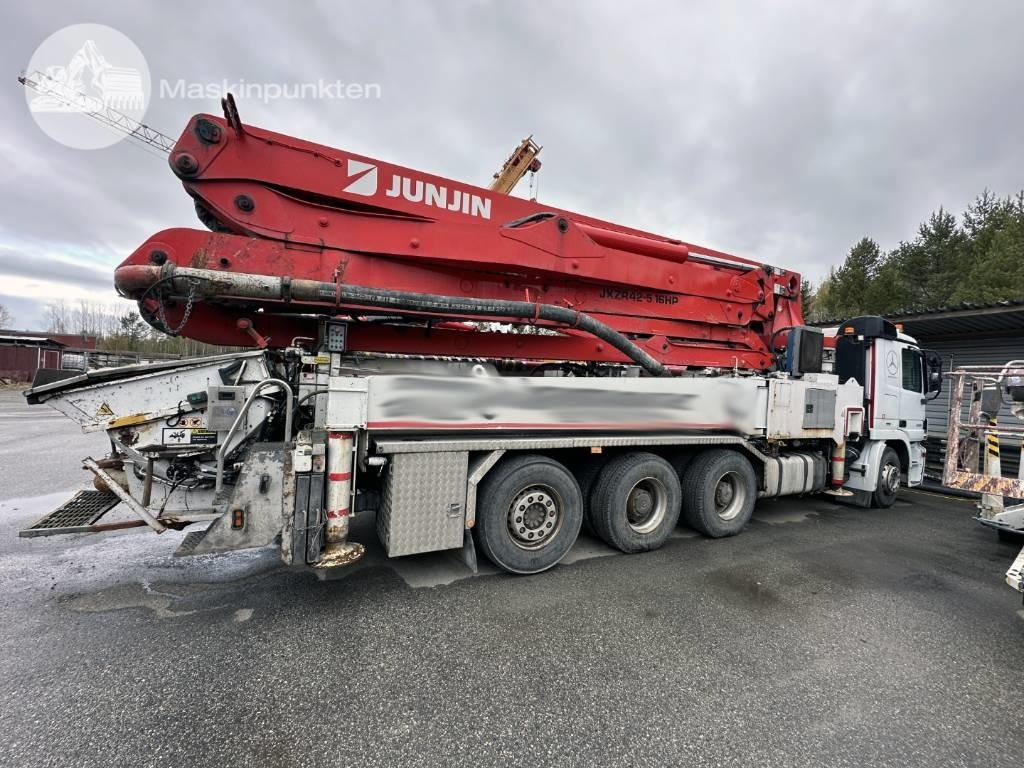 Mercedes-Benz 2651 L 8X4 Junjin jxzr42-5.16hp - Betonpumpa: 4 kép. Mercedes-Benz 2651 L 8X4 Junjin jxzr42-5.16hp - Betonpumpa: 4 kép.