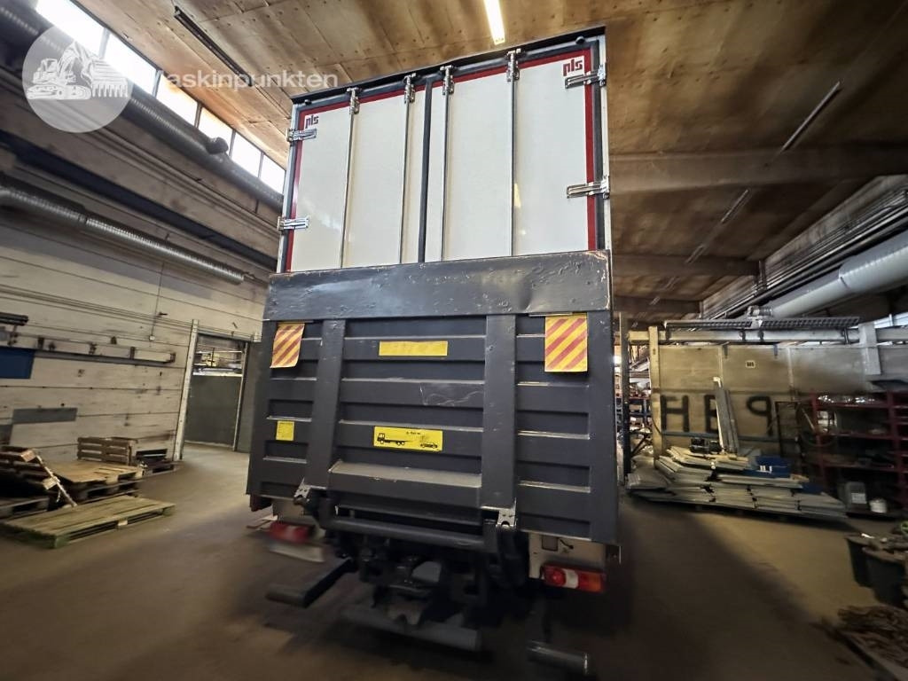 Mercedes-Benz Actros 2545 - Dobozos felépítményű teherautó: 5 kép. Mercedes-Benz Actros 2545 - Dobozos felépítményű teherautó: 5 kép.