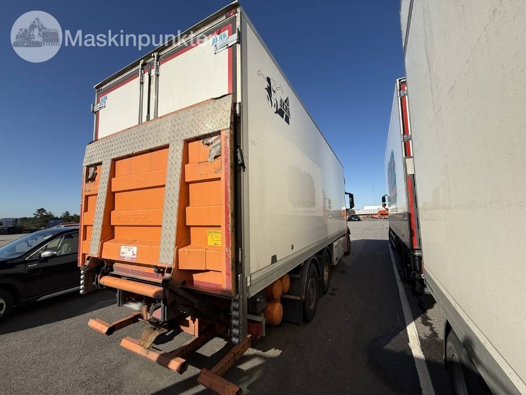 Mercedes-Benz Actros 2551 - Hűtős teherautó: 4 kép. Mercedes-Benz Actros 2551 - Hűtős teherautó: 4 kép.