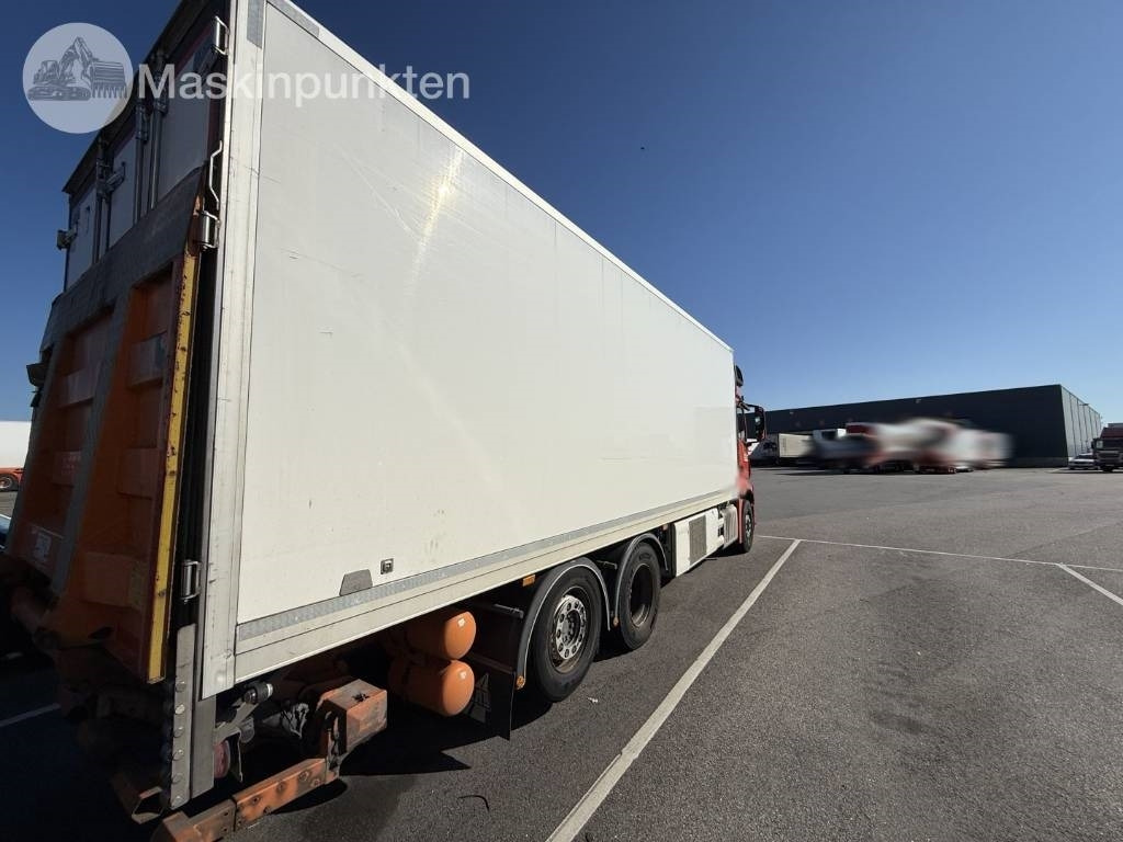 Mercedes-Benz Actros 2551 - Hűtős teherautó: 5 kép. Mercedes-Benz Actros 2551 - Hűtős teherautó: 5 kép.