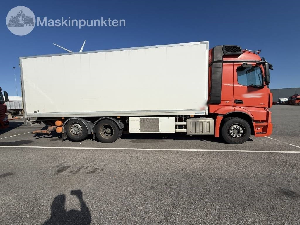 Mercedes-Benz Actros 2551 - Hűtős teherautó: 4 kép. Mercedes-Benz Actros 2551 - Hűtős teherautó: 4 kép.