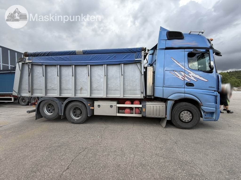 Mercedes-Benz Actros 2853 L - Billenőplatós teherautó: 4 kép. Mercedes-Benz Actros 2853 L - Billenőplatós teherautó: 4 kép.