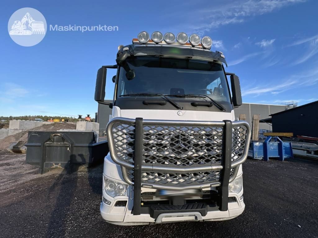 Mercedes-Benz Arocs 3251 - Horgos rakodó teherautó: 4 kép. Mercedes-Benz Arocs 3251 - Horgos rakodó teherautó: 4 kép.