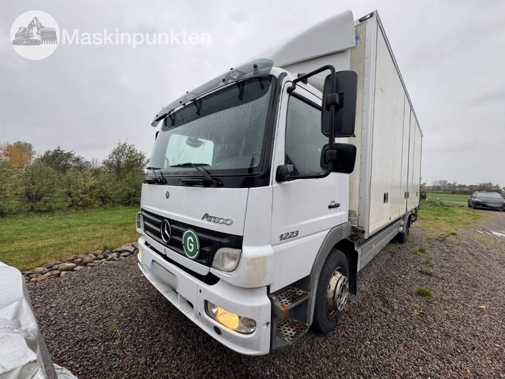 Mercedes-Benz Atego 1223 - Dobozos felépítményű teherautó: 1 kép. Mercedes-Benz Atego 1223 - Dobozos felépítményű teherautó: 1 kép.