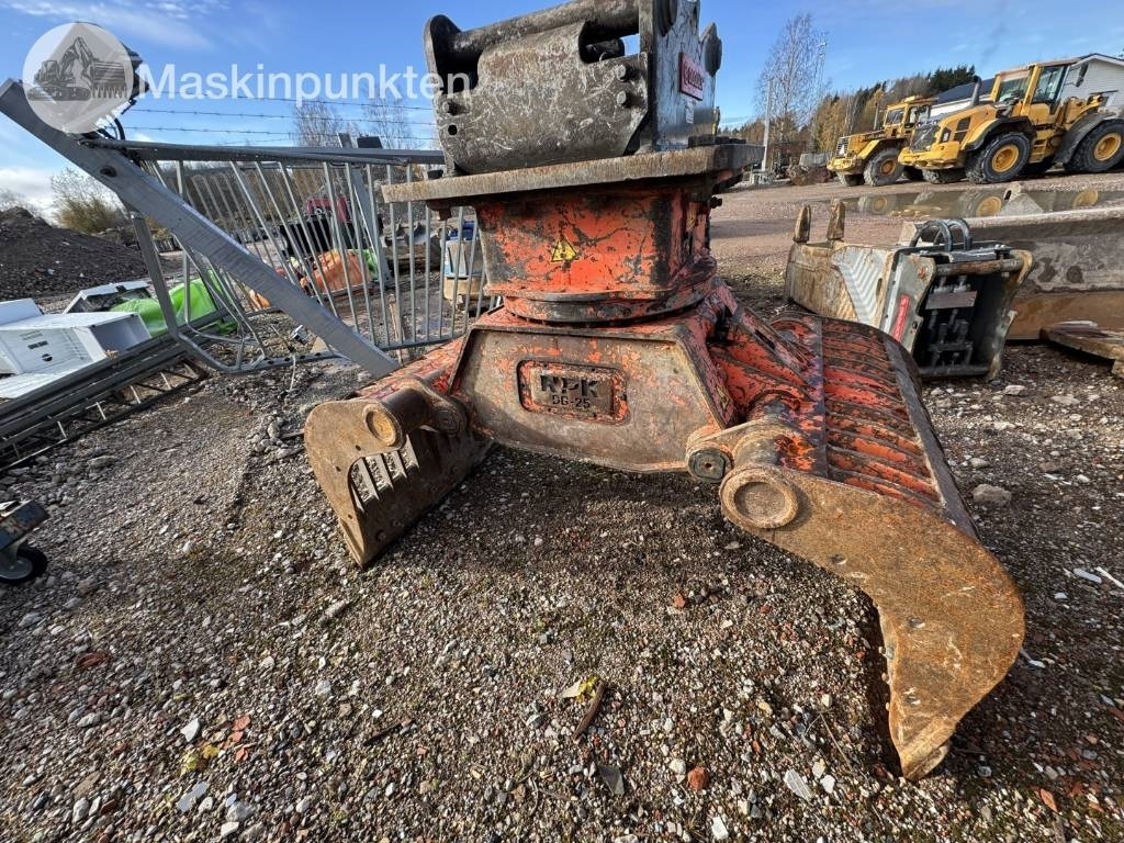 NPK DC-25 - Polip kanál - Építőipari gépek: 3 kép. NPK DC-25 - Polip kanál - Építőipari gépek: 3 kép.