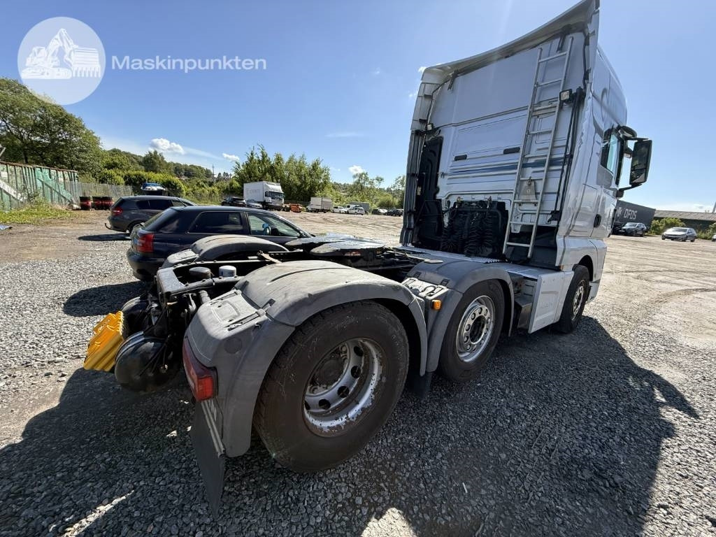 MAN TGX 26.500 Puscher - Nyergesvontató: 5 kép. MAN TGX 26.500 Puscher - Nyergesvontató: 5 kép.
