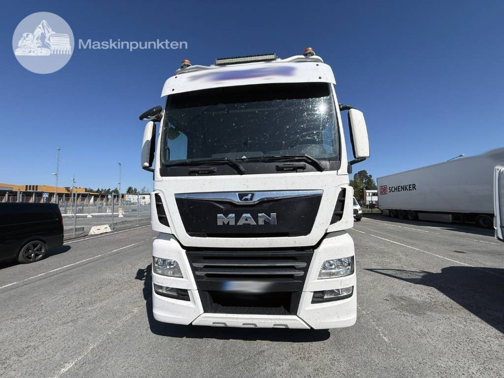 MAN TGX 28.510 - Nyergesvontató: 2 kép. MAN TGX 28.510 - Nyergesvontató: 2 kép.