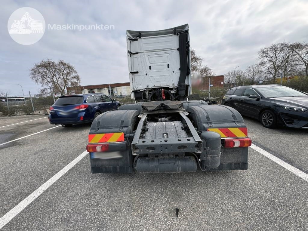 Mercedes-Benz Actros 2545 - Nyergesvontató: 3 kép. Mercedes-Benz Actros 2545 - Nyergesvontató: 3 kép.
