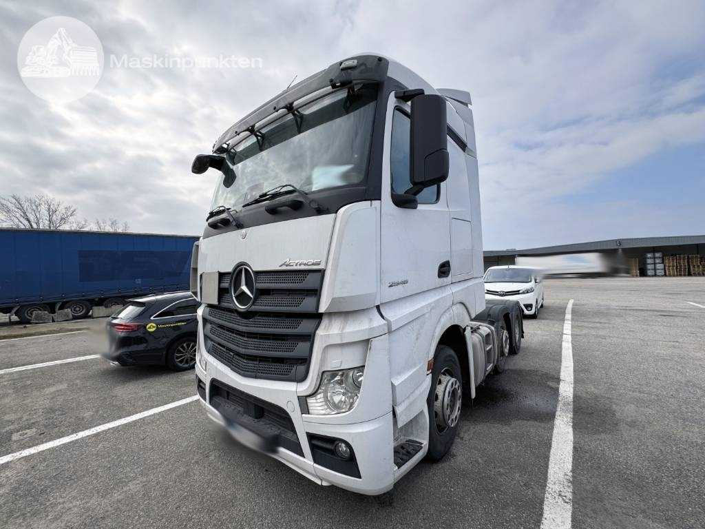 Mercedes-Benz Actros 2545 - Nyergesvontató: 1 kép. Mercedes-Benz Actros 2545 - Nyergesvontató: 1 kép.