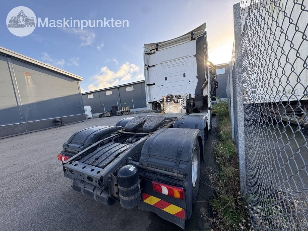 Mercedes-Benz Actros 963-4-D - Nyergesvontató: 3 kép. Mercedes-Benz Actros 963-4-D - Nyergesvontató: 3 kép.