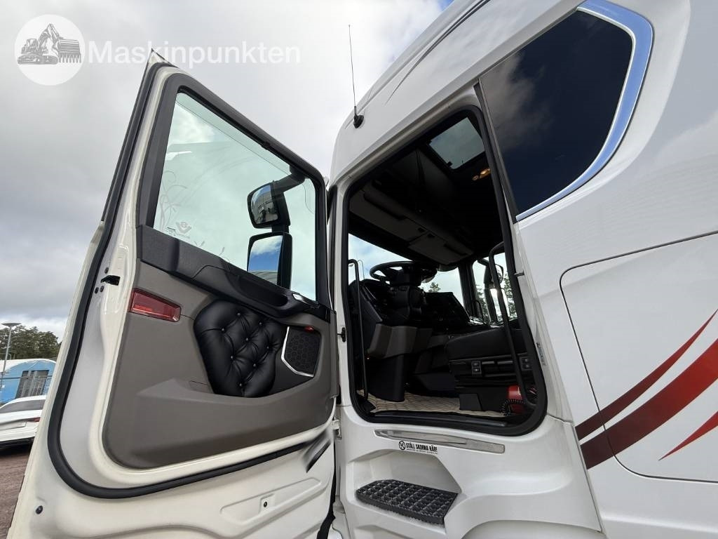 Scania R 520  lízing Scania R 520: 9 kép. Scania R 520  lízing Scania R 520: 9 kép.