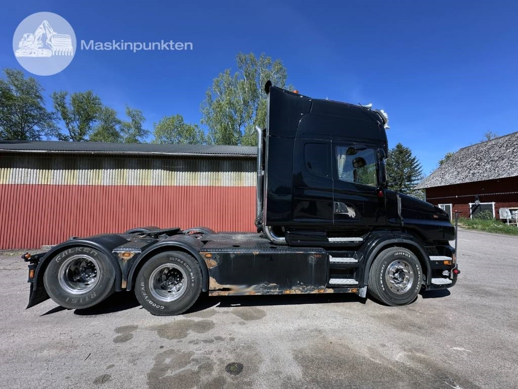 Scania R 620 LA - Nyergesvontató: 4 kép. Scania R 620 LA - Nyergesvontató: 4 kép.