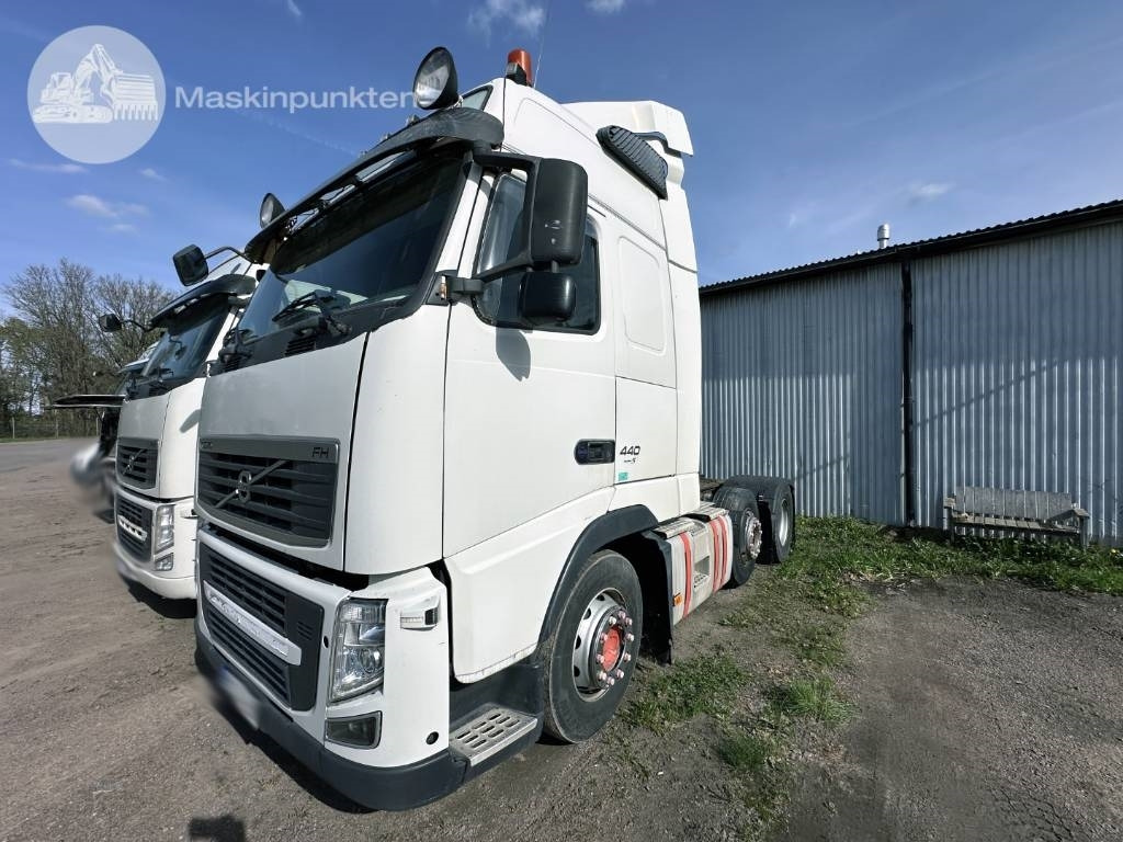 Volvo FH 440 Puscher - Nyergesvontató: 1 kép. Volvo FH 440 Puscher - Nyergesvontató: 1 kép.