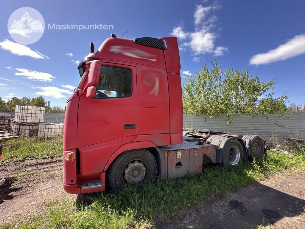 Volvo FH 480 - Nyergesvontató: 2 kép. Volvo FH 480 - Nyergesvontató: 2 kép.