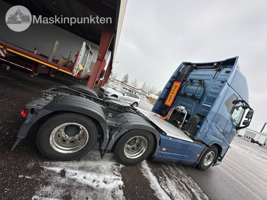 Volvo FH 500 - Nyergesvontató: 4 kép. Volvo FH 500 - Nyergesvontató: 4 kép.
