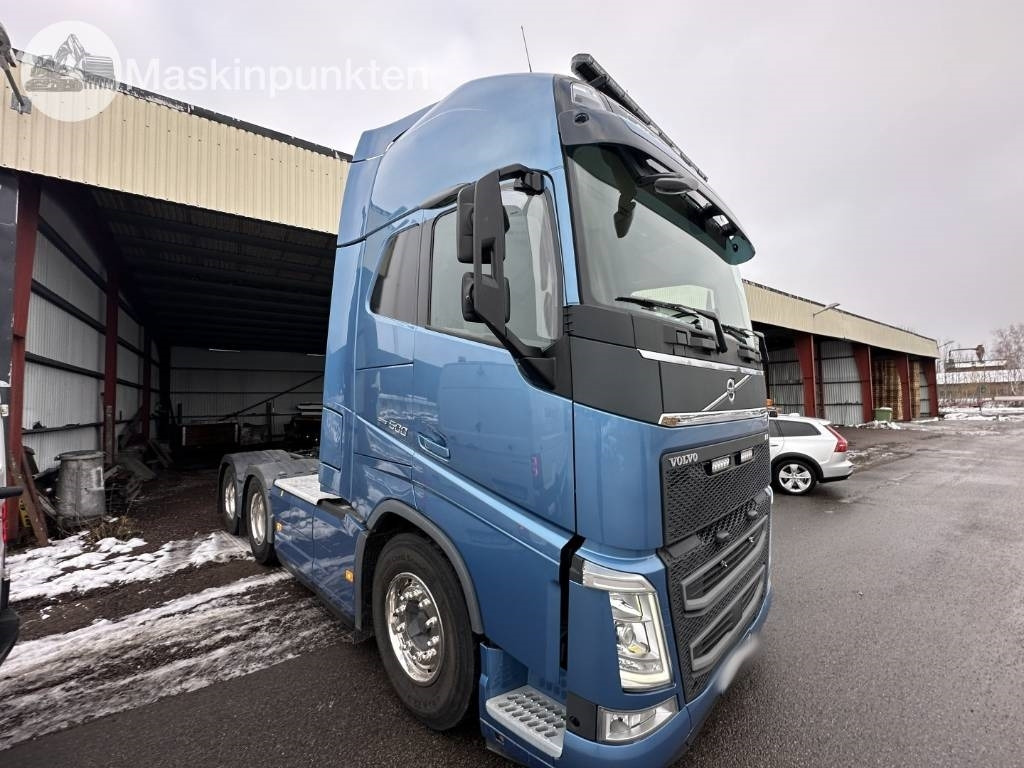 Volvo FH 500 - Nyergesvontató: 3 kép. Volvo FH 500 - Nyergesvontató: 3 kép.