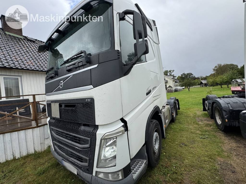Volvo FH 500 - Nyergesvontató: 1 kép. Volvo FH 500 - Nyergesvontató: 1 kép.