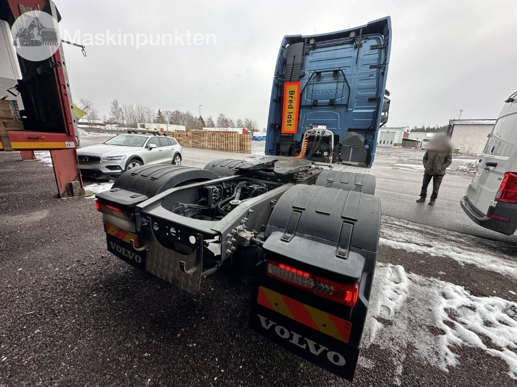 Volvo FH 500 - Nyergesvontató: 5 kép. Volvo FH 500 - Nyergesvontató: 5 kép.