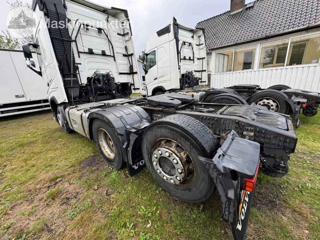 Volvo FH 500 - Nyergesvontató: 2 kép. Volvo FH 500 - Nyergesvontató: 2 kép.