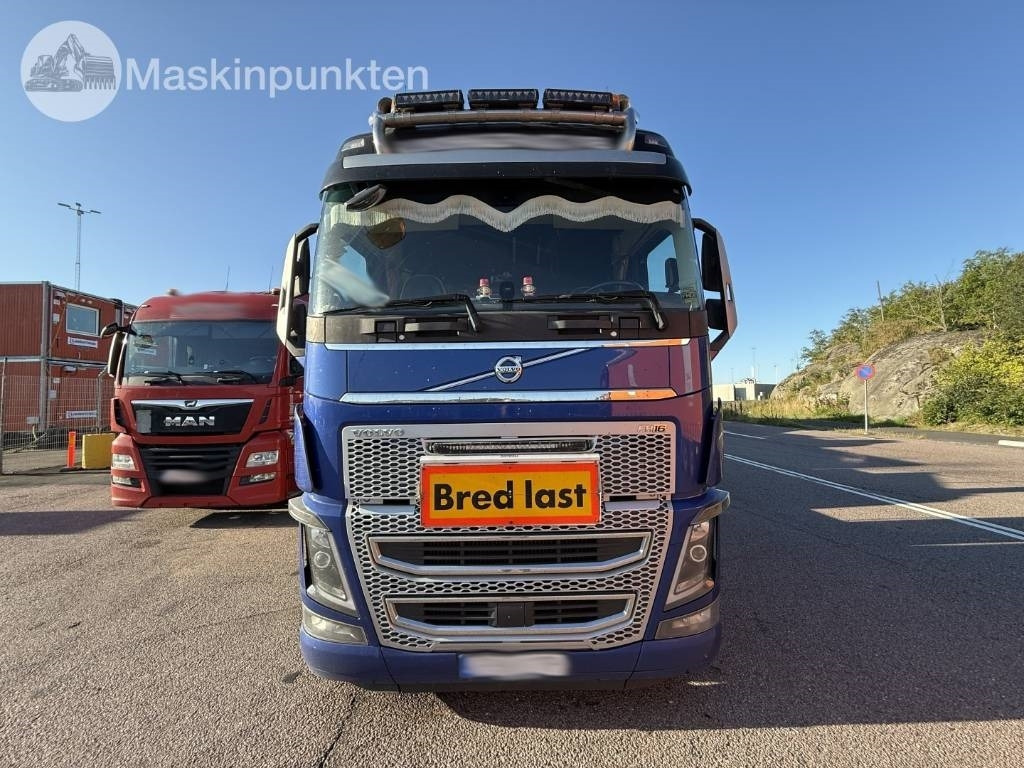 Volvo FH 750 - Nyergesvontató: 2 kép. Volvo FH 750 - Nyergesvontató: 2 kép.