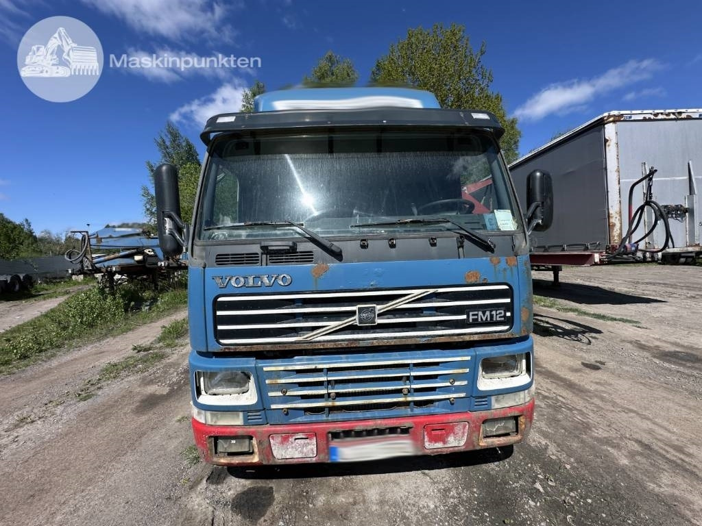 Volvo FM 12 380 - Nyergesvontató: 2 kép. Volvo FM 12 380 - Nyergesvontató: 2 kép.