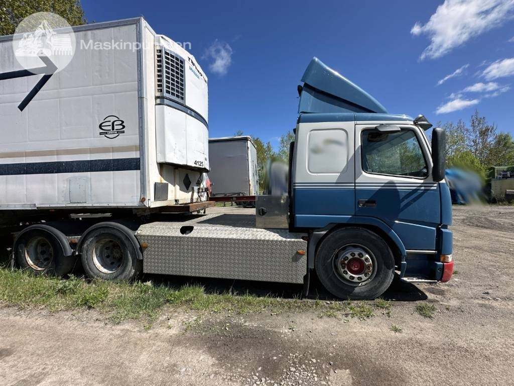Volvo FM 12 380 - Nyergesvontató: 4 kép. Volvo FM 12 380 - Nyergesvontató: 4 kép.