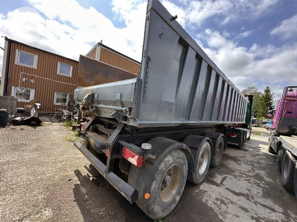 RKPS Tipptrailer - Pótkocsi billenőplatós: 3 kép. RKPS Tipptrailer - Pótkocsi billenőplatós: 3 kép.