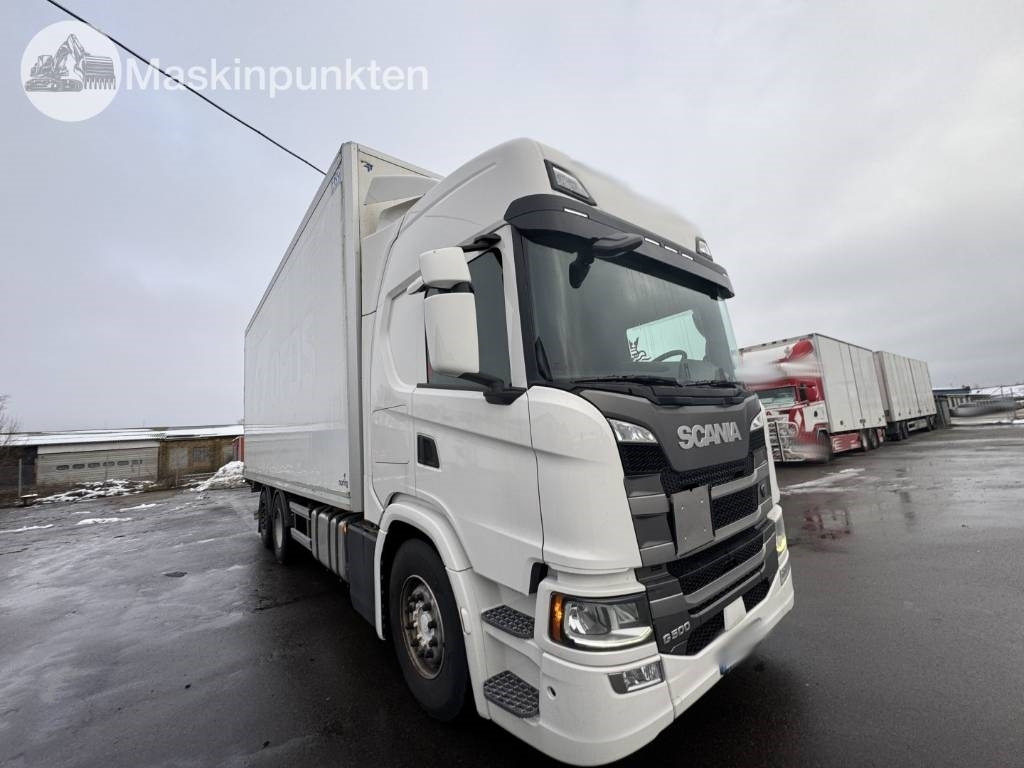 Scania G 500 - Dobozos felépítményű teherautó: 4 kép. Scania G 500 - Dobozos felépítményű teherautó: 4 kép.