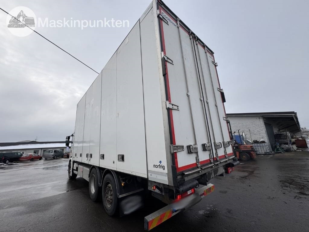 Scania G 500 - Dobozos felépítményű teherautó: 2 kép. Scania G 500 - Dobozos felépítményű teherautó: 2 kép.