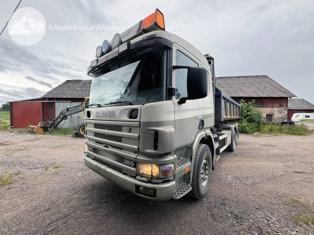 Scania P 124-360 - Horgos rakodó teherautó: 1 kép. Scania P 124-360 - Horgos rakodó teherautó: 1 kép.